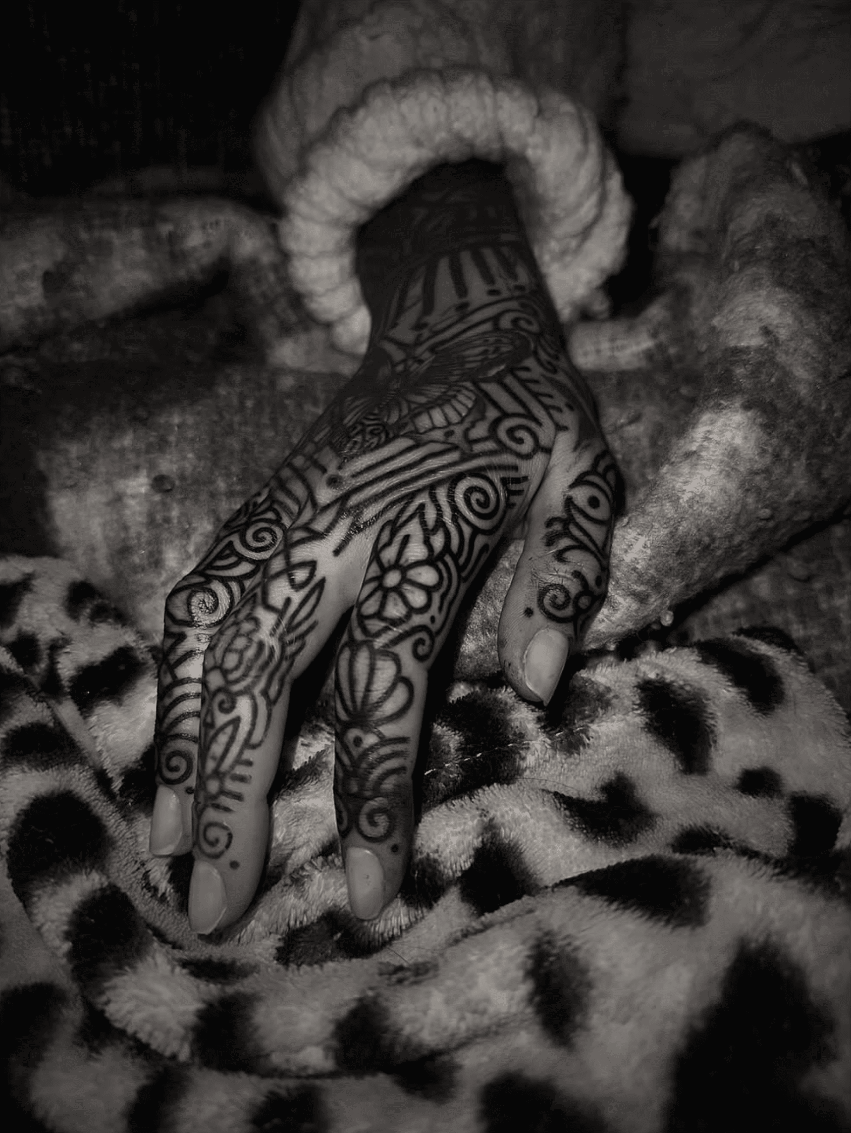 Tatouage sur les doigts ce qu’il faut savoir avant de se lancer